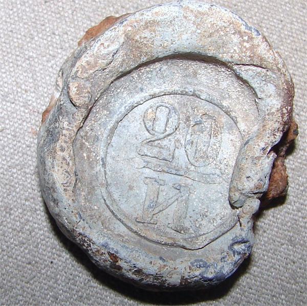 не знаю что это. свинец с обратной стороны герб