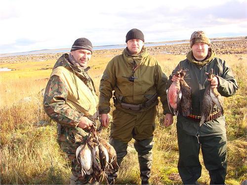 Карелия, улов, с лева доктор  ,сбил гуся в стратосфере, сказал пятёркой - врёт скотина