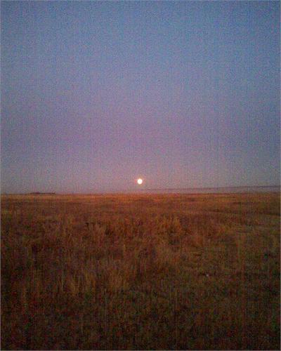под утро луна над Баяндаем