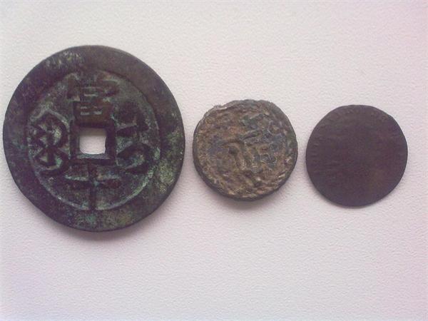 Китайская монета, образок и жетон Луи 16