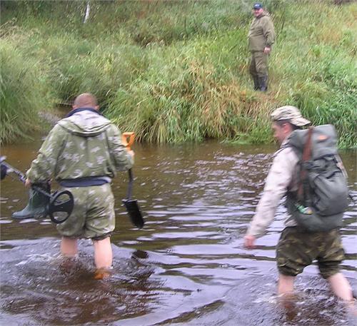 река малая Коша Тверскя обл. Селижаровский район идём в брод,  а вода ледяная аж ноги сводит!