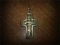 Что за металл, рядом был поднят убитый и весь в рытвинах крестик лепесток, а этот гладкий, жёлтый и прикольный!!!!