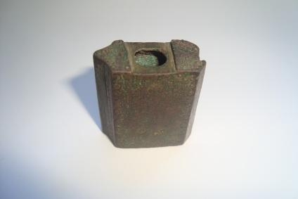 Зделано из бронзы чуть меньше спичечного коробка.Что это ?.. 