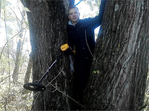 Александр его тоже обнаружил