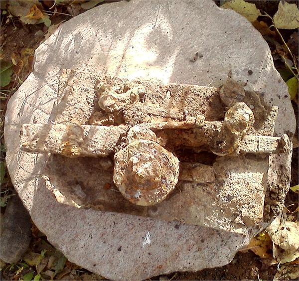 Верхние жернова и врезной замок (04.10.11 г.)