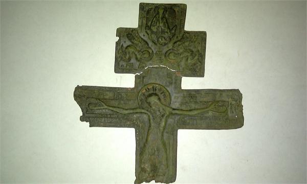 расплавленое распятие!