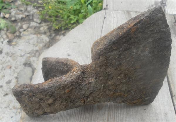 Топор может боевой? 