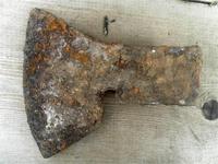 Топор может боевой? 