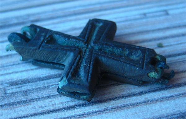 Крестик-мощевик 12в